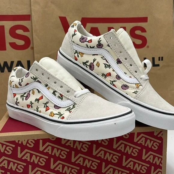 Vans WMNS Floral Canvas Sneakers Old Skool
Poppy Floral Cream
VNA5KRSCRM - Picture 4 of 16